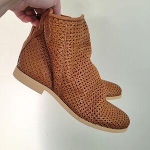 Sundance Leather Perforated Booties Size 36